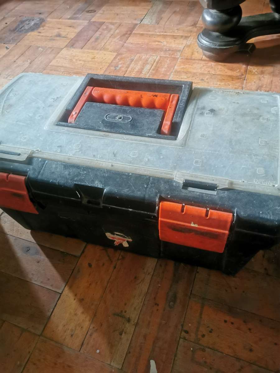 Tools VINTAGE TOOLBOX WITH TOOLS for sale in Bloemfontein (ID610730081)